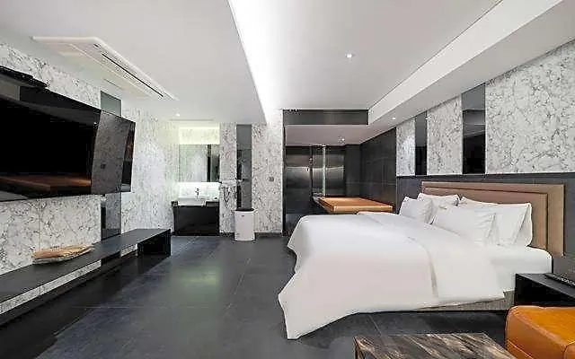 Yeoksam Lumiere Hotel