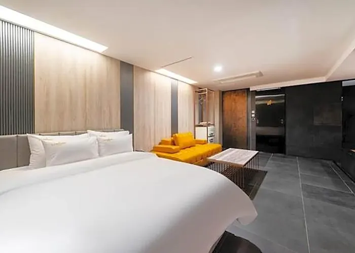Yeoksam Lumiere Hotel