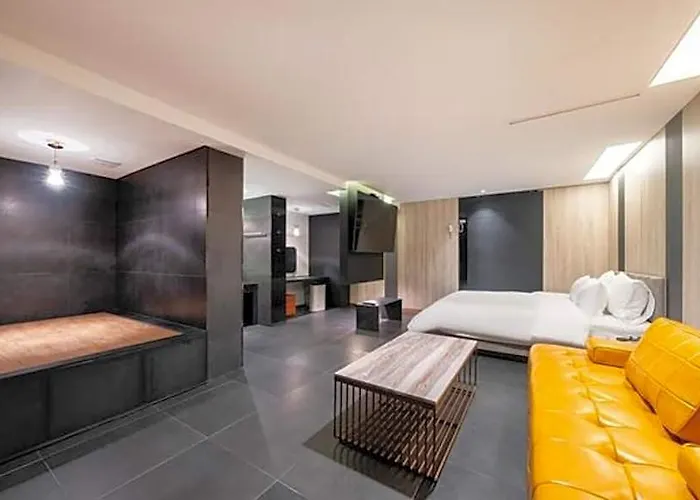 Hotel Yeoksam Lumiere 2*